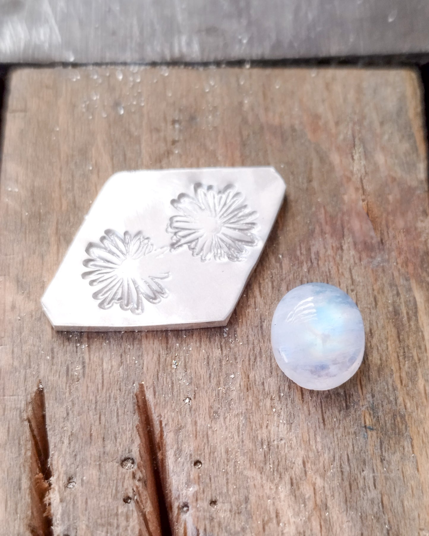 Anillo SIEMPRE FLORES | piedra luna