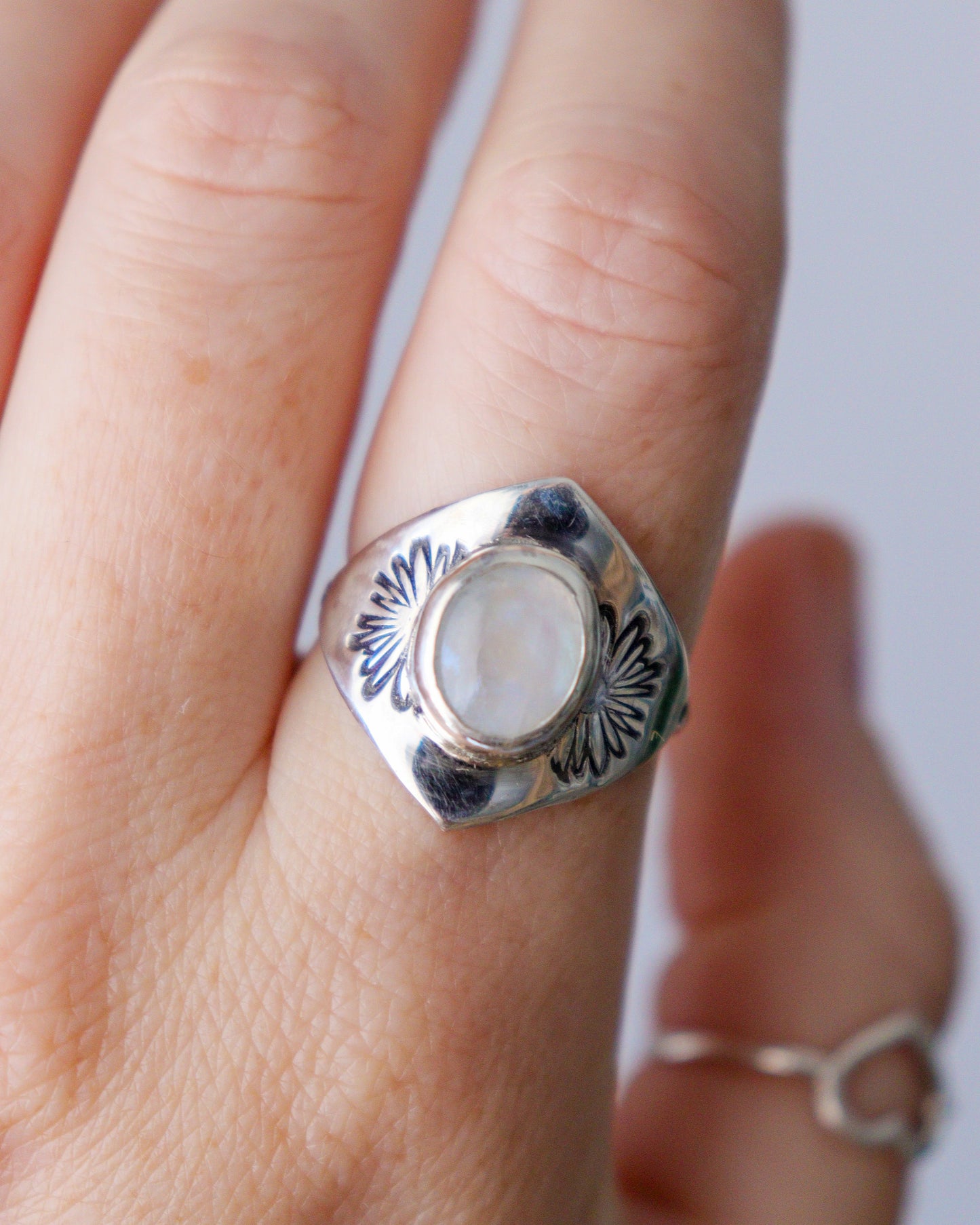 Anillo SIEMPRE FLORES | piedra luna