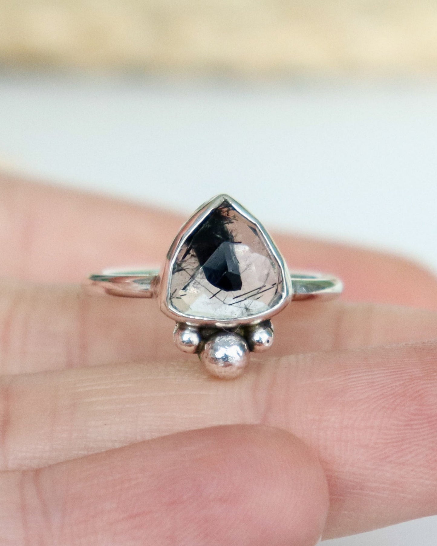 Anillo TRI | Cuarzo turmalinado