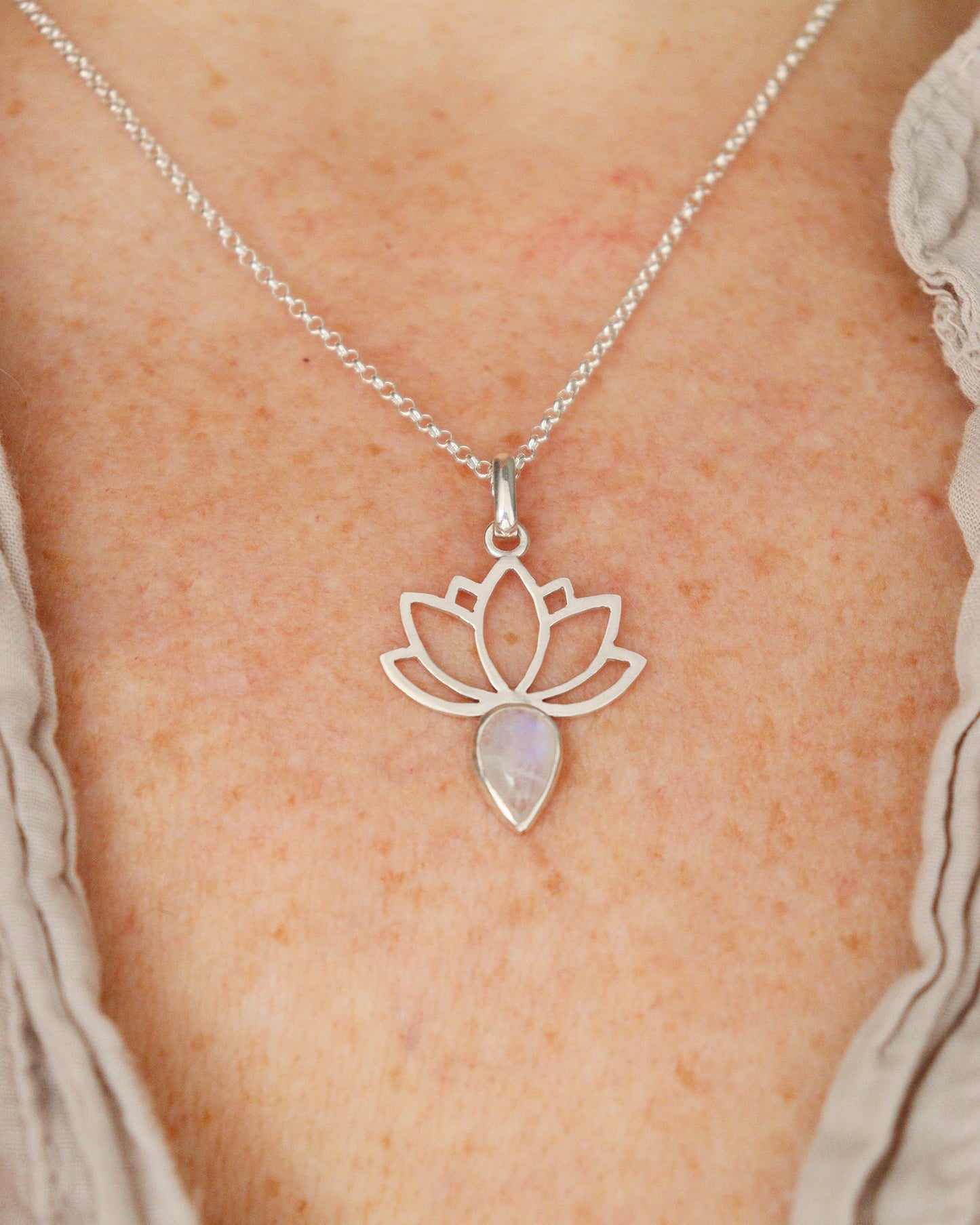 Colgante FLOR DE LOTO | Piedra luna
