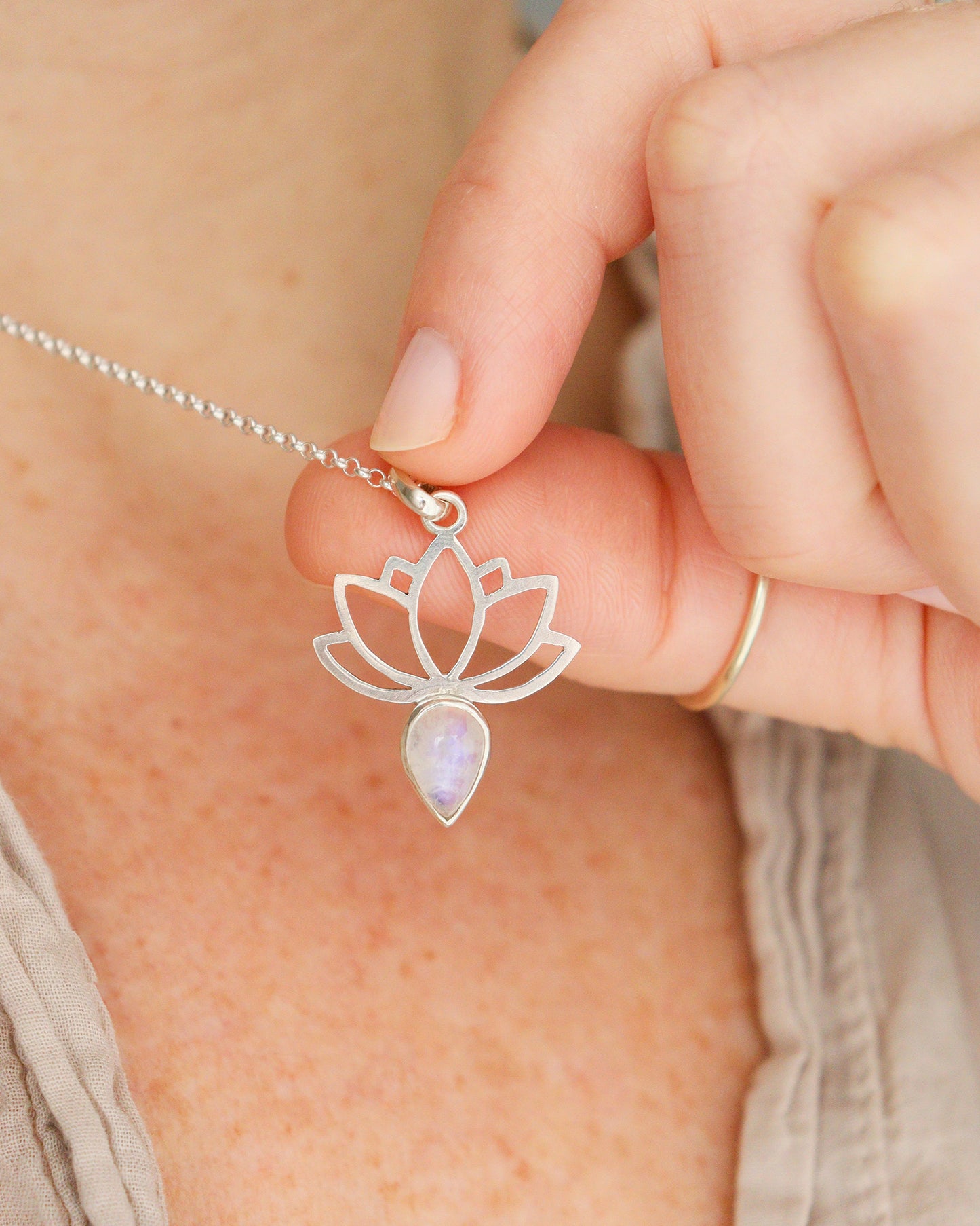 Colgante FLOR DE LOTO | Piedra luna