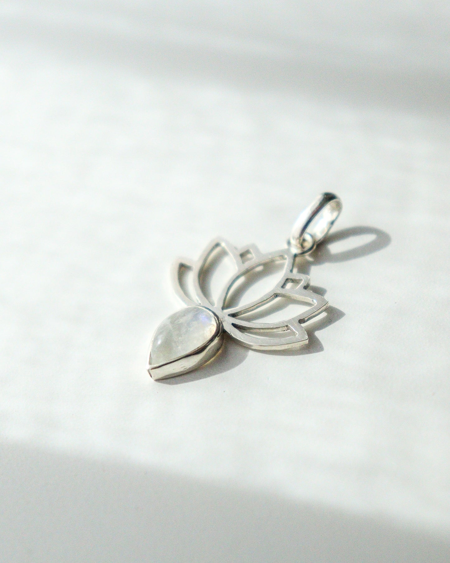 Colgante FLOR DE LOTO | Piedra luna