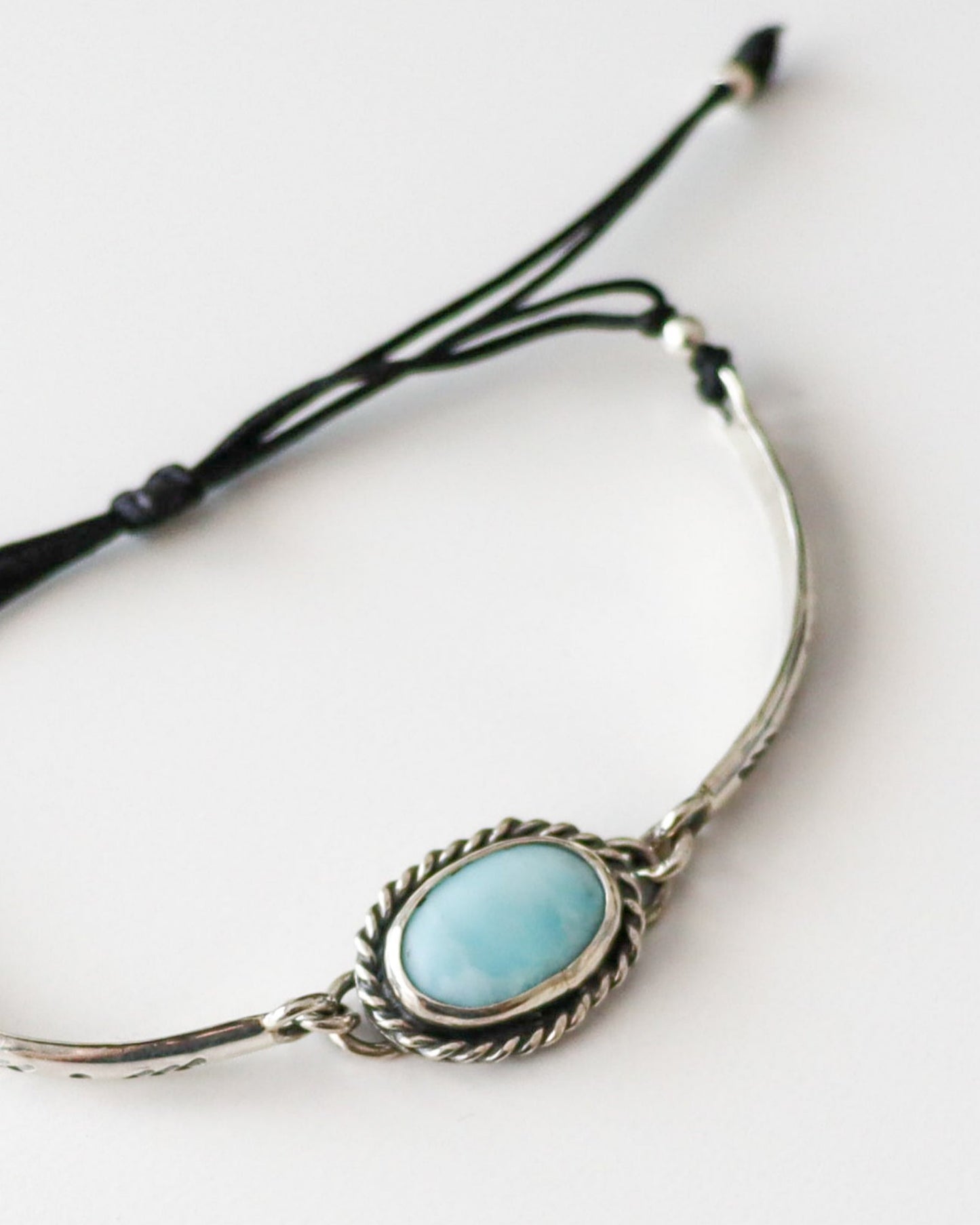Pulsera ajustable ARROW | Larimar