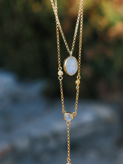 Colgante lariat HORA DORADA | piedra luna y topacio blanco
