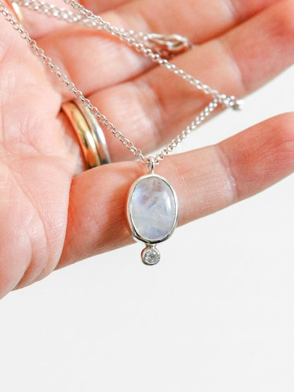 Colgante ESTELA DE LUZ | piedra luna y topacio blanco