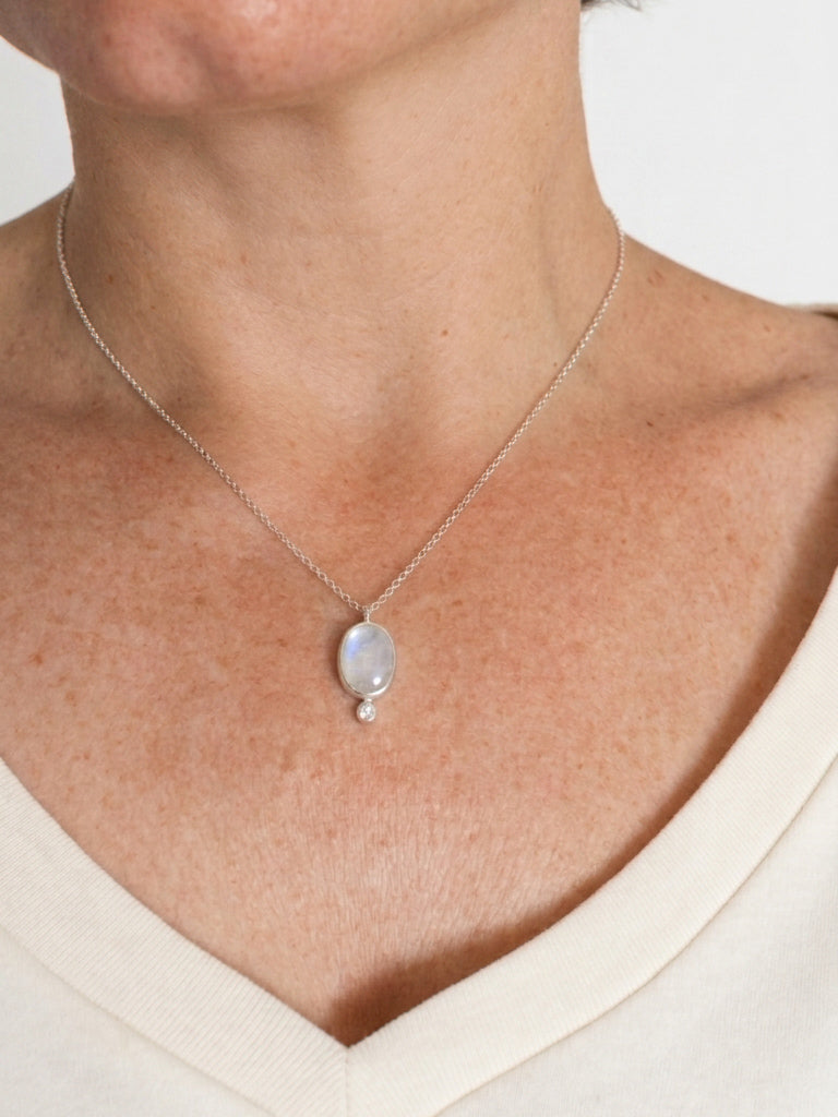 Colgante ESTELA DE LUZ | piedra luna y topacio blanco