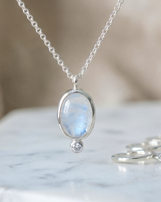 Colgante MANGATA| piedra luna y topacio blanco
