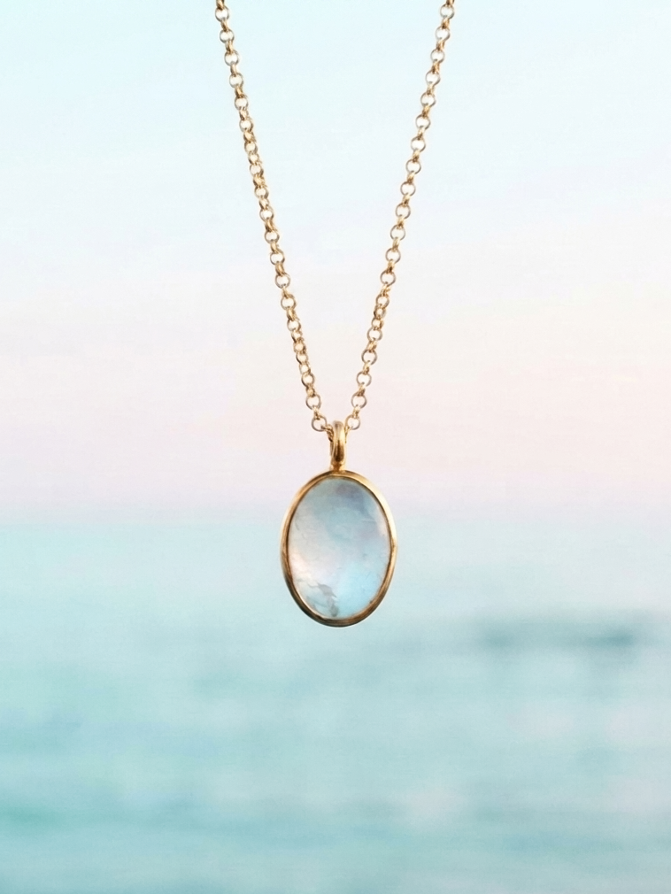 Colgante AURA LUNAR dorado | piedra luna