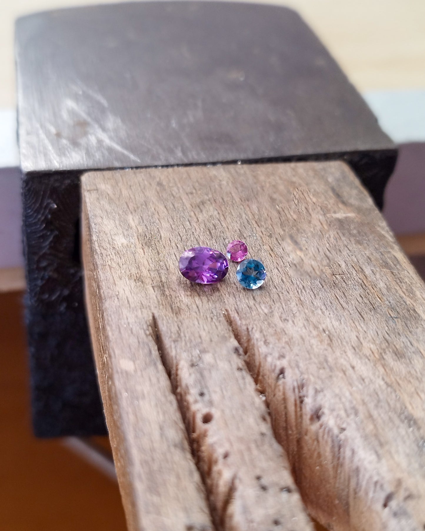 Anillo RAMITO DE FLORES | amatista, topacio azul y rodolita