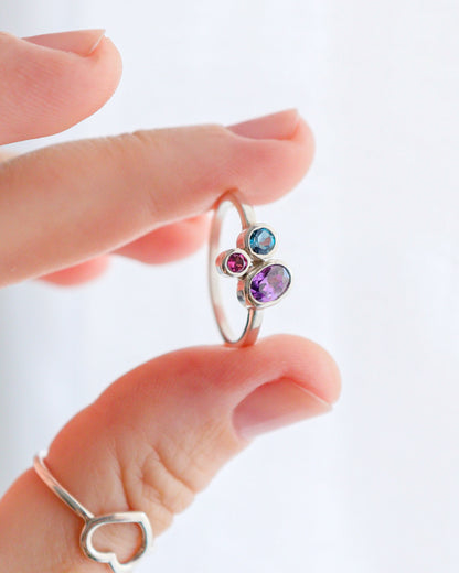 Anillo RAMITO DE FLORES | amatista, topacio azul y rodolita