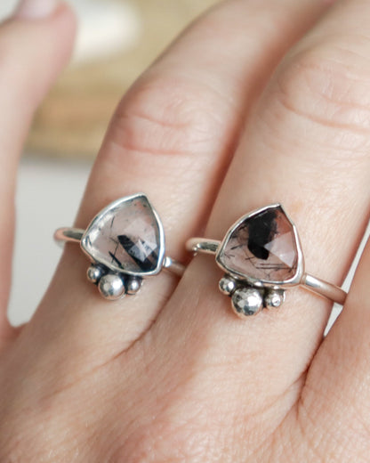 Anillo TRI | Cuarzo turmalinado