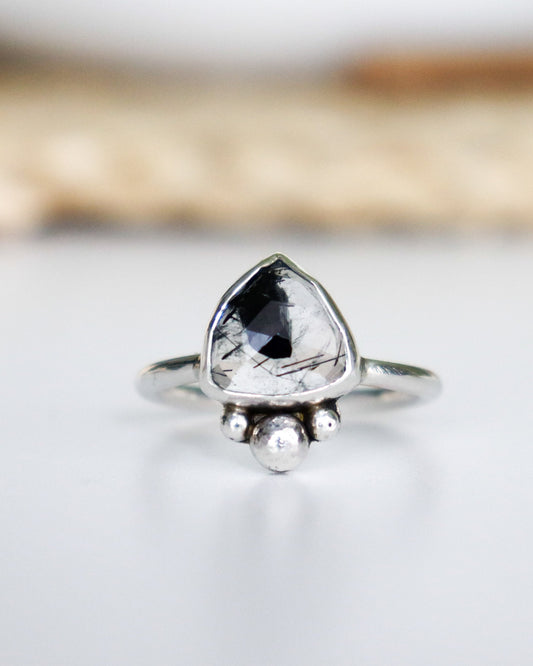 Anillo TRI | Cuarzo turmalinado