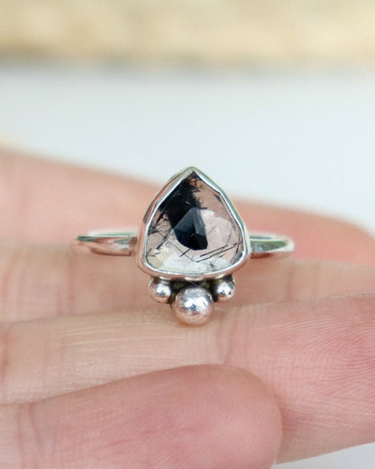 Anillo TRI | Cuarzo turmalinado