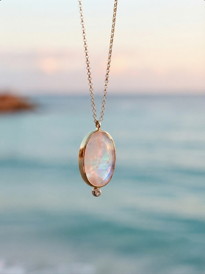 Colgante MANGATA dorado  | piedra luna y topacio blanco