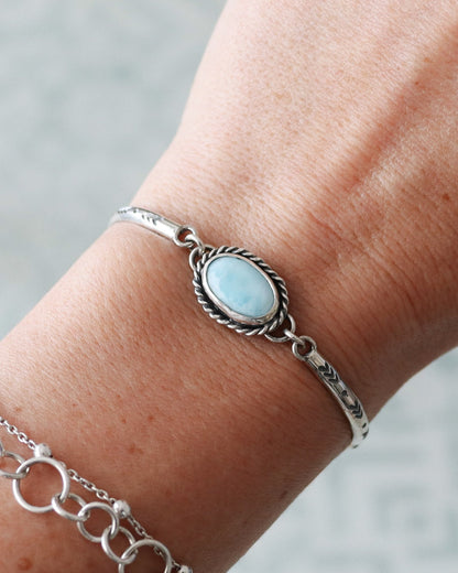 Pulsera ajustable ARROW | Larimar