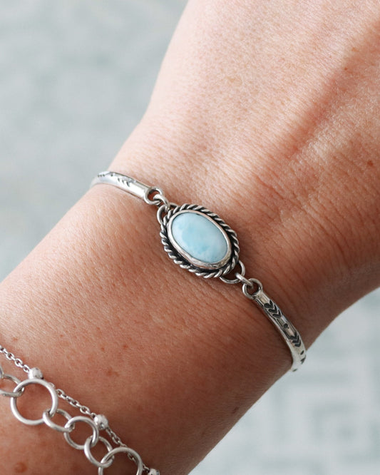 Pulsera ajustable ARROW | Larimar