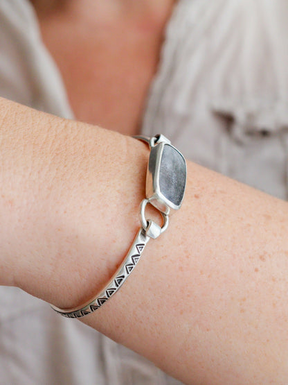Pulsera TRILO | obsidiana plateada rectangular