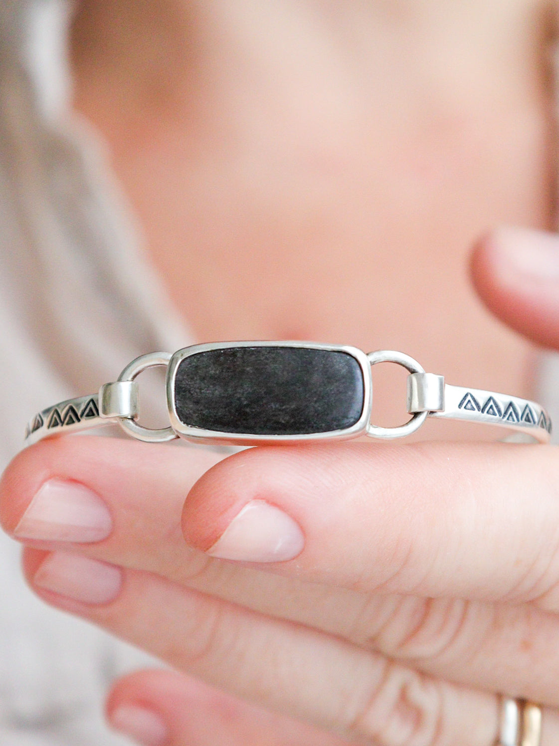 Pulsera TRILO | obsidiana plateada rectangular