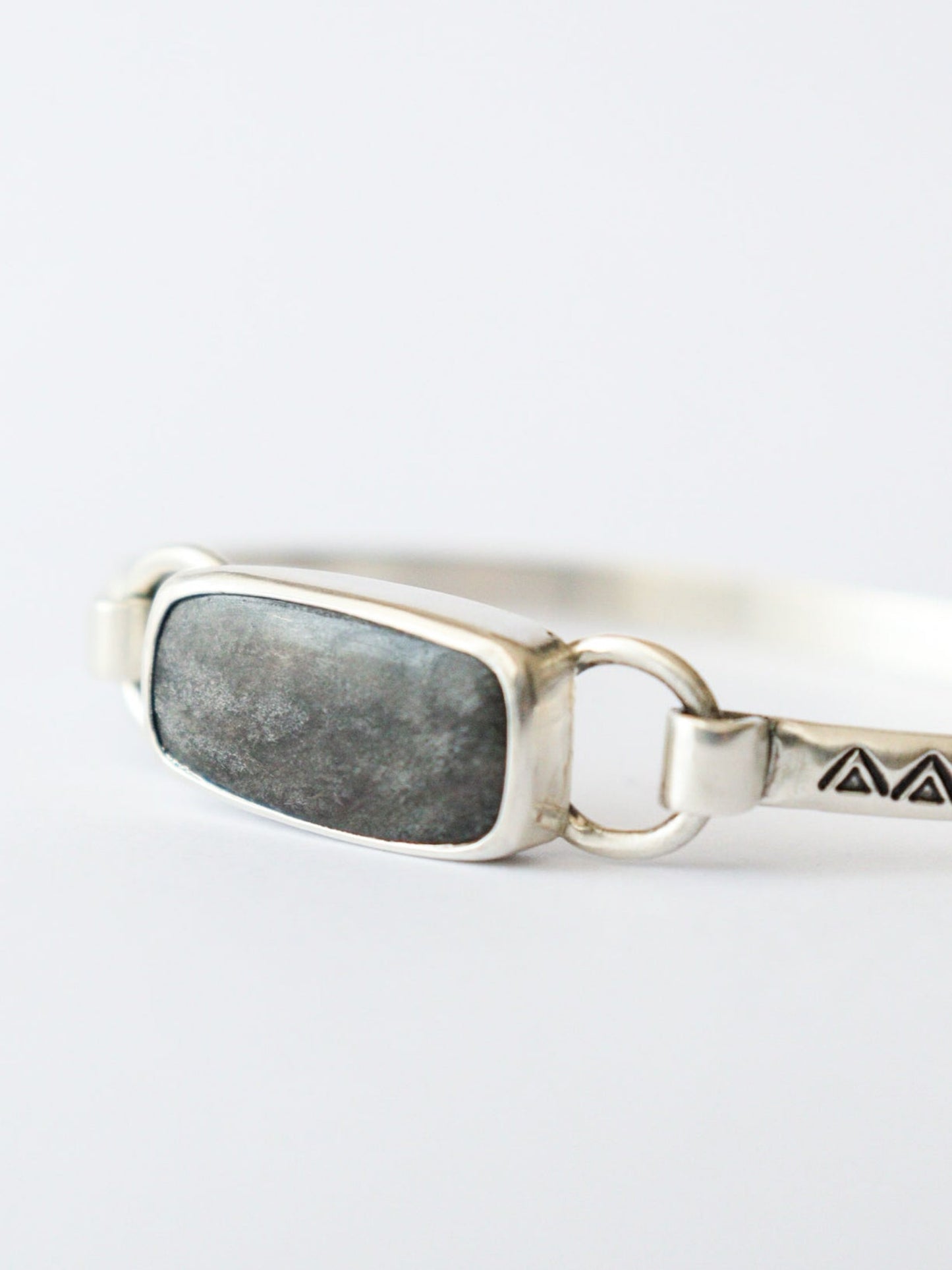 Pulsera TRILO | obsidiana plateada rectangular